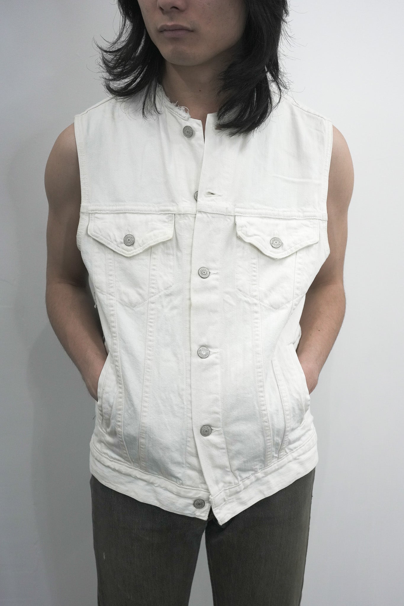 WHITE DENIM SLEEVELESS CUSTOM JACKET