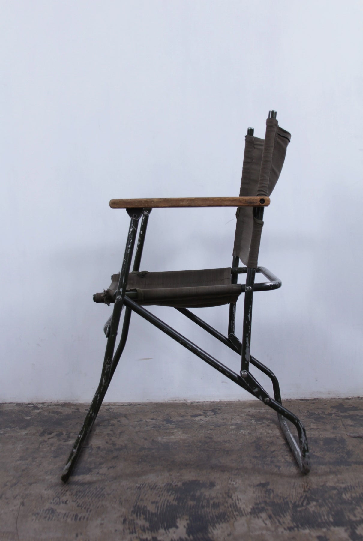 Army chair 03